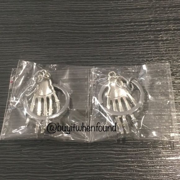 Skeleton Hands Gothic Skull Keychains - Picture 5 of 6